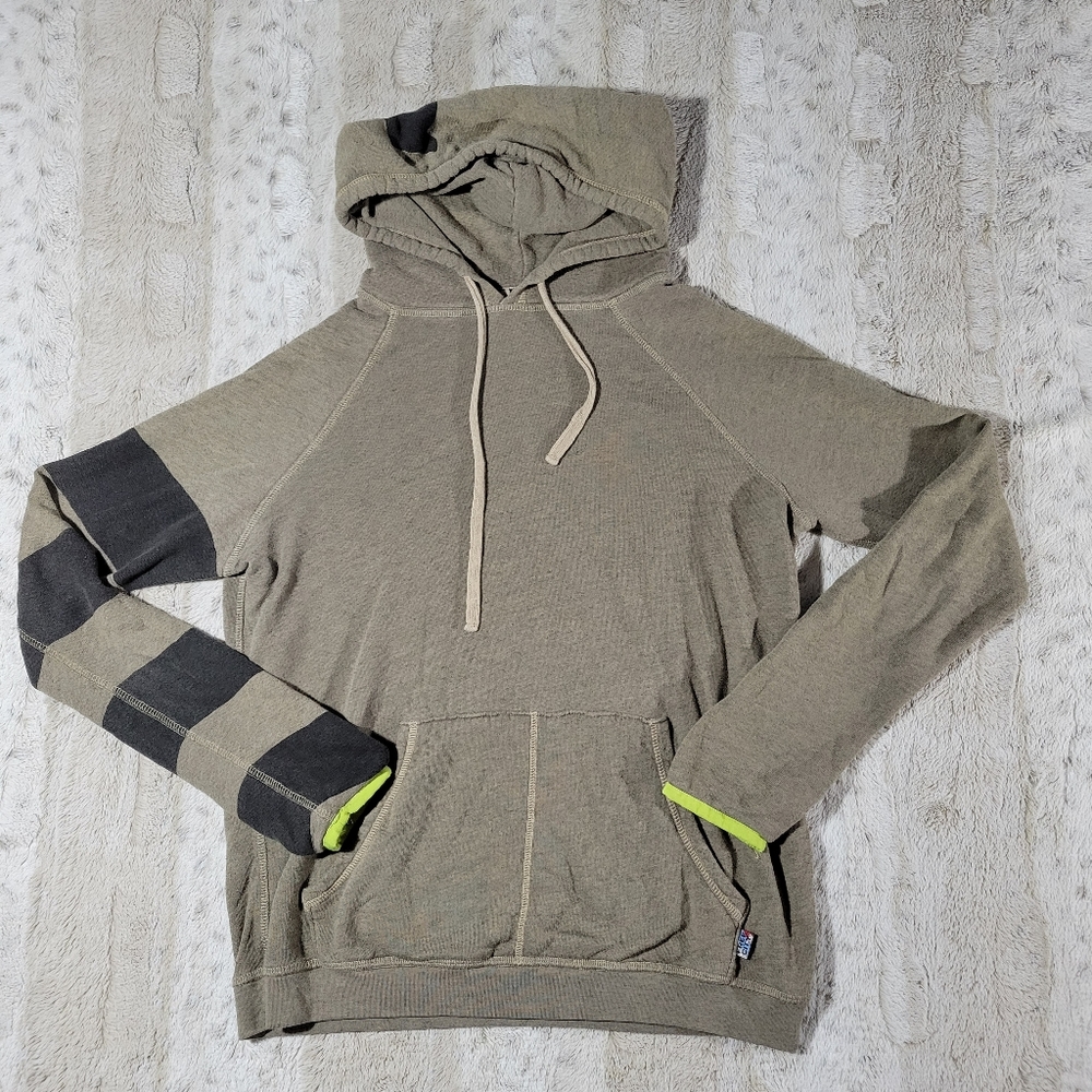 Free City Life Nature Love Green Hoodie Pullover Sweater Pockets Women’s Size 1